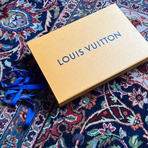 AUTHENTIC NEW LOUIS VUITTON SCARF BOX WITH LV RIBBON
